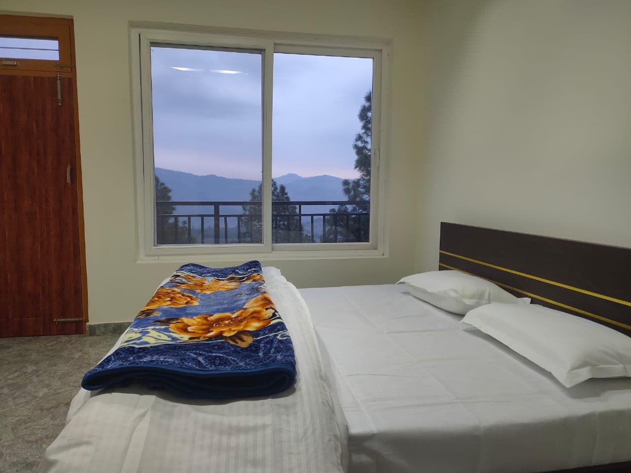 Deluxe Mountain View Room
